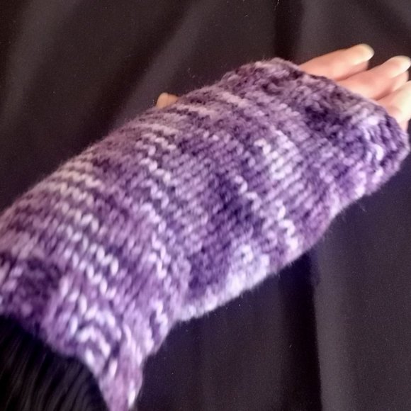 new Handmade Knit Fingerless Gloves Mittens Arm Warmers Glovelets Purple Tones - Picture 3 of 7